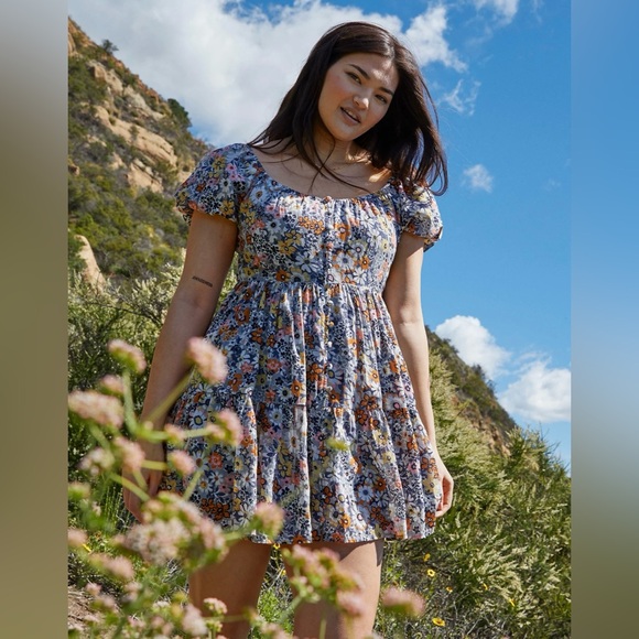 American Eagle Outfitters Dresses & Skirts - American Eagle Outfitters Floral Button-Front Mini Dress